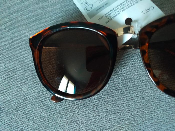 Lunettes de soleil écaille & doré – Neuves avec étiquette - photo numéro 7