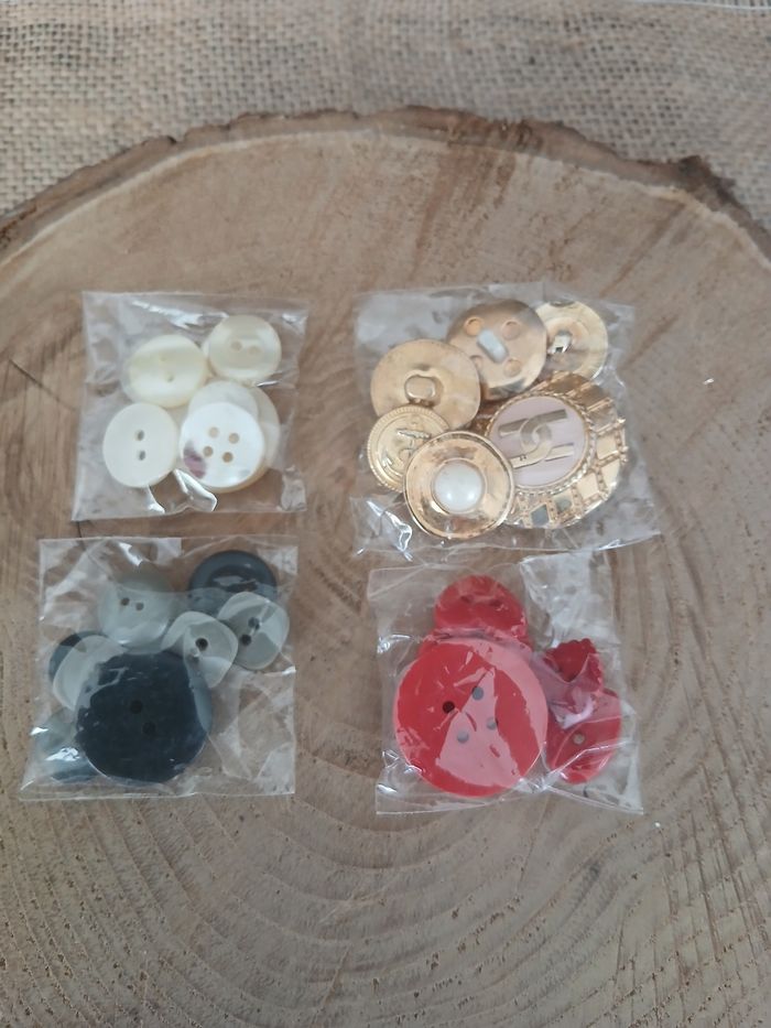 Lot de 4 sachets de boutons