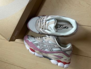 ASICS GEL-NYC rose 40