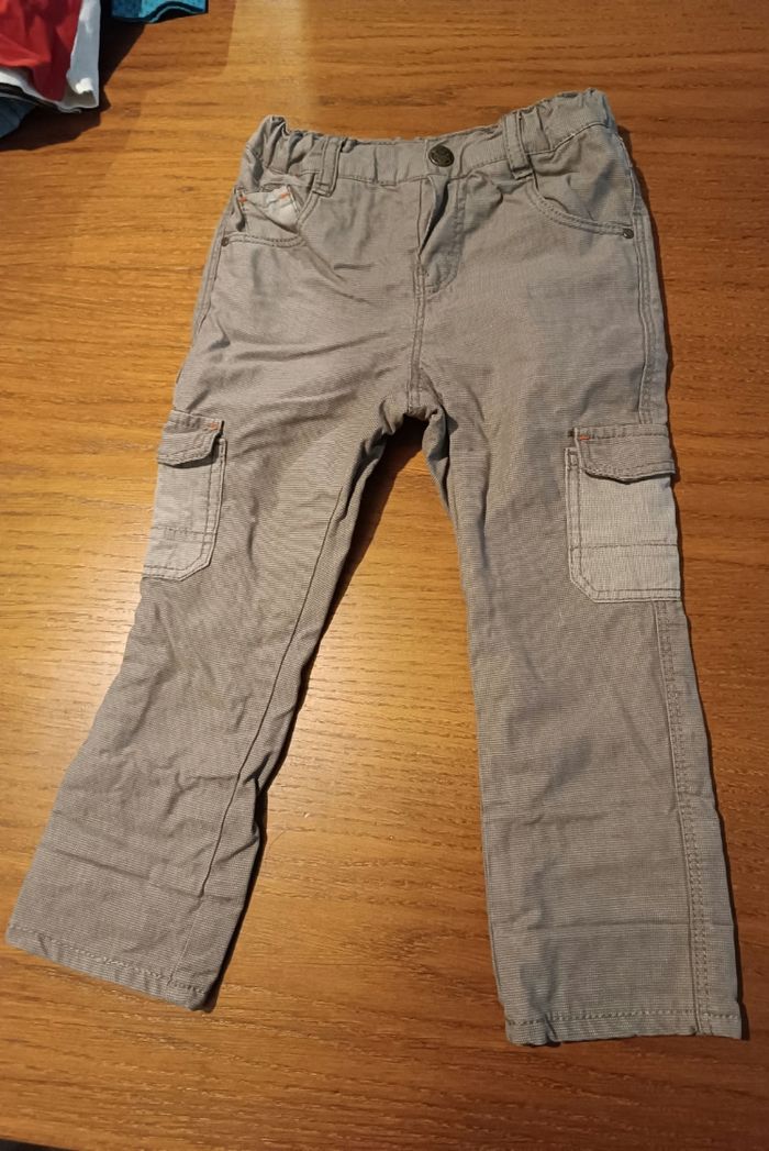 Lot d'un pantalon et d'une salopette 23 mois - photo numéro 5