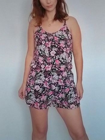 Combishort fleurie bretelles chaînes dorées TU