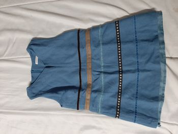 Robe en laine cacharel taille 4 ans.