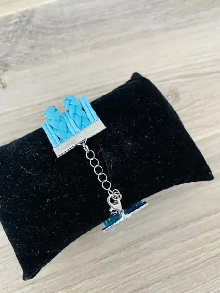 Joli bracelet neuf stitch bleu turquoise - photo numéro 2