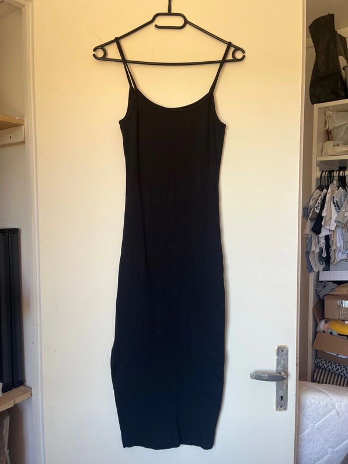 Belle robe noire avec ouverture sur la jambe, taille 34 - photo numéro 3