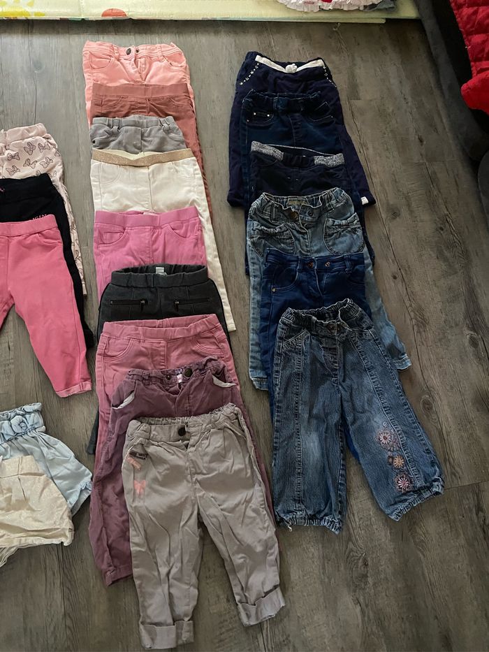 Lot 41 bas taille 18 mois (pantalons, collants, leggings, shorts) - photo numéro 4