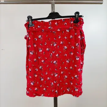 Jupe portefeuille rouge à fleurs Caroll taille 40 en viscose fluide A1452