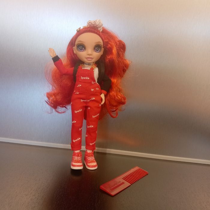 Poupée Rainbow High Junior Ruby Anderson - photo numéro 2