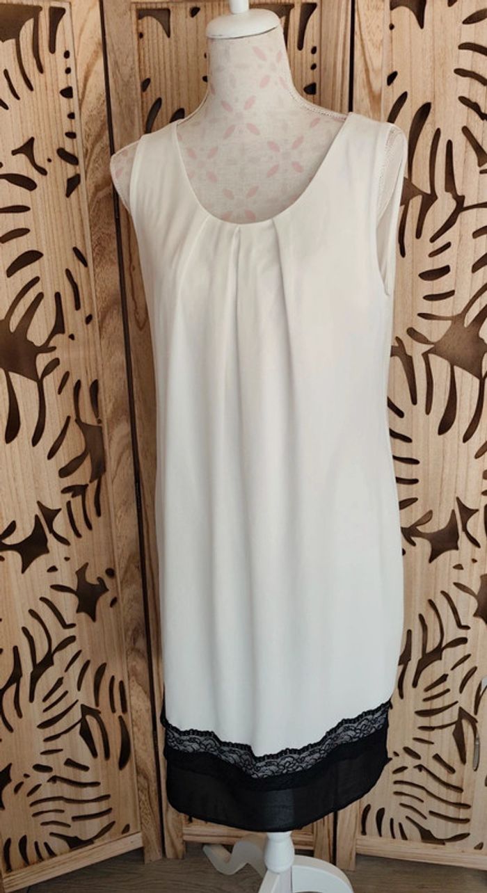 Robe fluide bas dentelle T 44 Cassis Collection - photo numéro 2