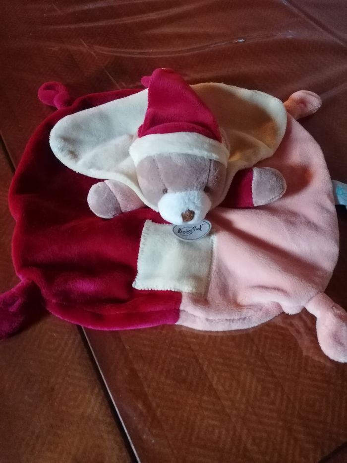 Doudou plat tête d'ourson baby Nat, avec bonnet, Bordeaux, abricots et jaune