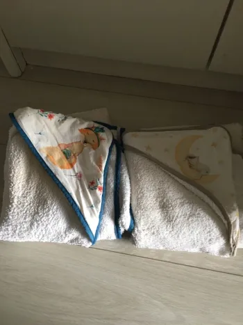 Lot 2 capes de bain naf naf