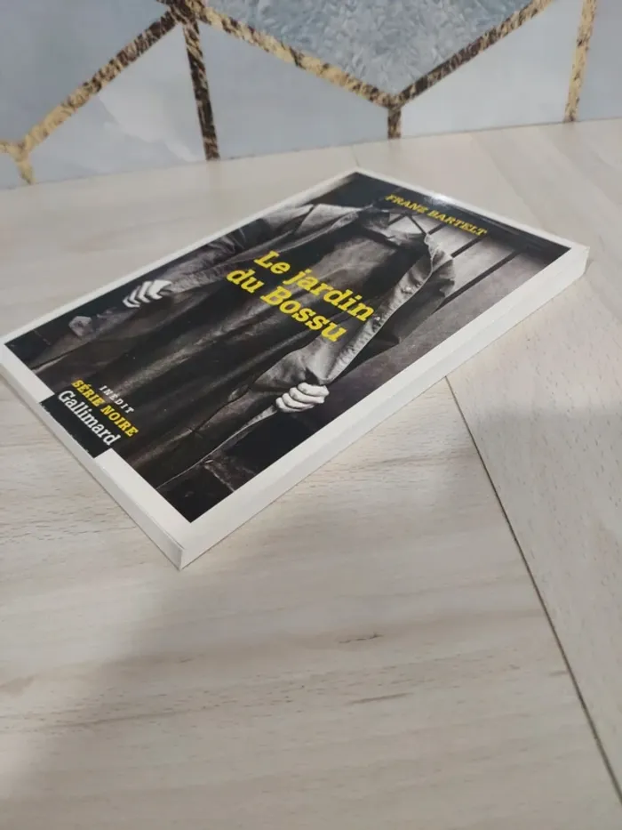 Livre série noire Gallimard le jardin du bossu Franz Bartelt - photo numéro 4