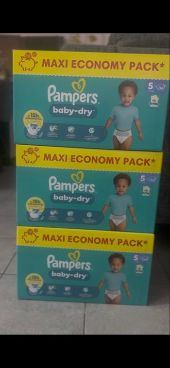 Lot 3 cartons couches  Pampers taille 5
