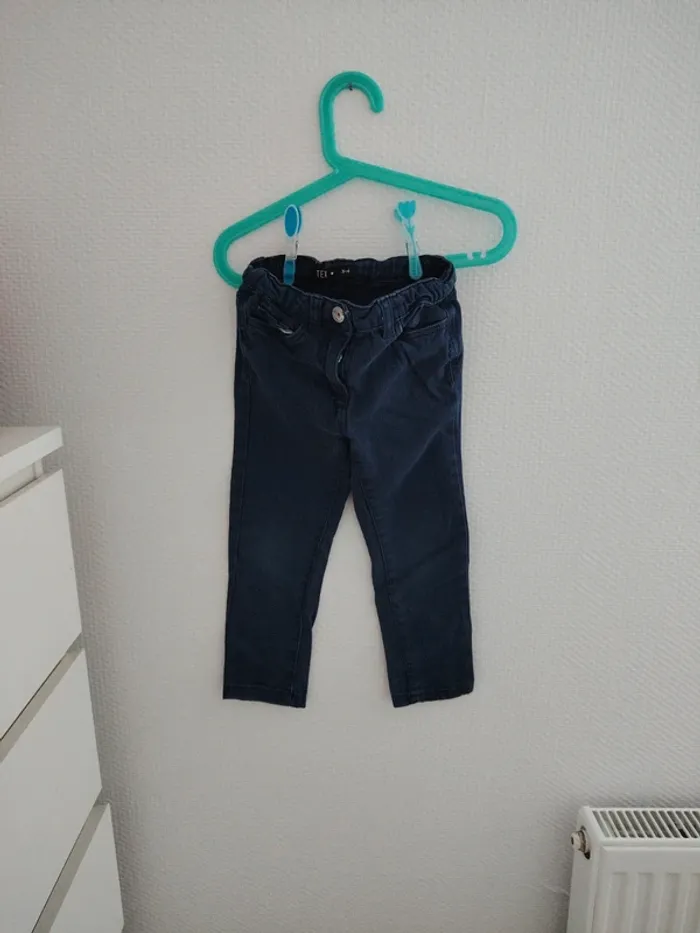 Jean bleu marine taille 3 4 ans