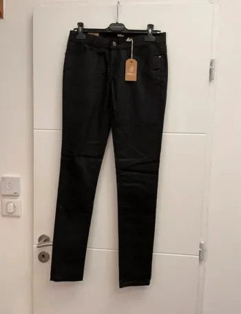 Superbe jean neuf Rosw Slim huilé noir 🌸 38 M