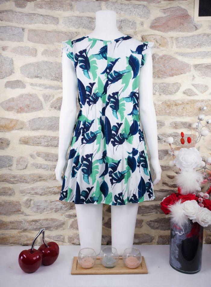 Robe fraîcheur verdoyante blanche et verte Femme taille 52 marque Missguided 🪷 - photo numéro 2