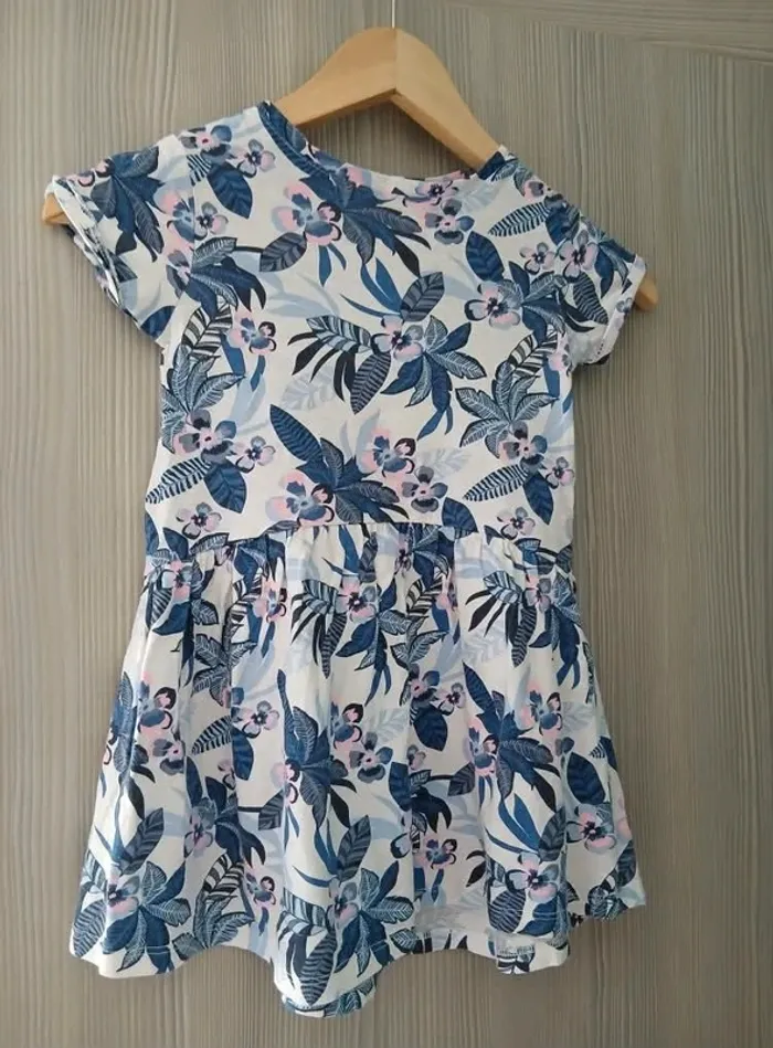 Lot vêtements été fille 5 ans - photo numéro 4