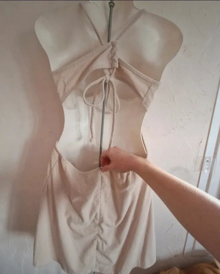 Magnifique robe dos nu - Taille M - photo numéro 3