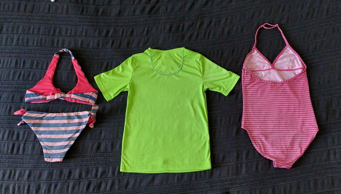 Lot 2 maillots de bain et 1 lycra - photo numéro 2