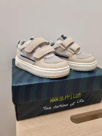 Baskets neuves bébé taille 22