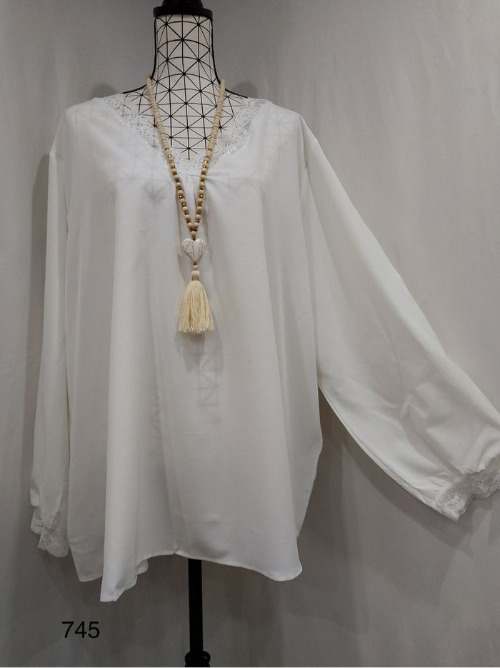 Blouse élégante blanche en dentelle patchwork – grande taille femme (54), manches longues, chic et confortable