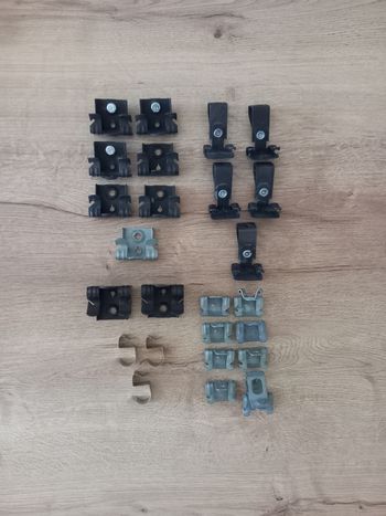 Attaches Caddy " 7 variétés différentes " 35 pièces.