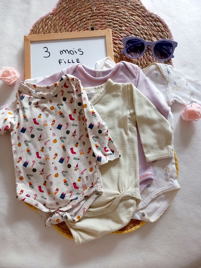 4 bodies fille 👧 3 mois - photo numéro 1