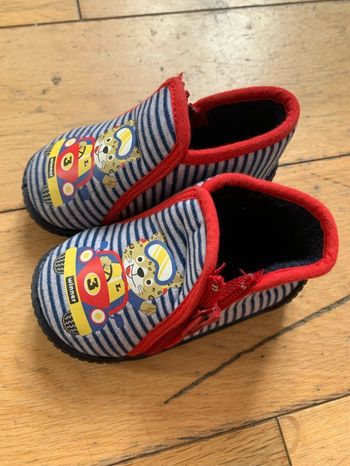 Chaussons taille 18