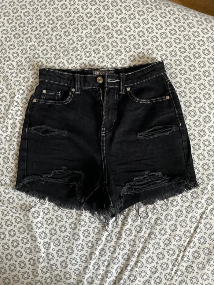 Short en jeans noir