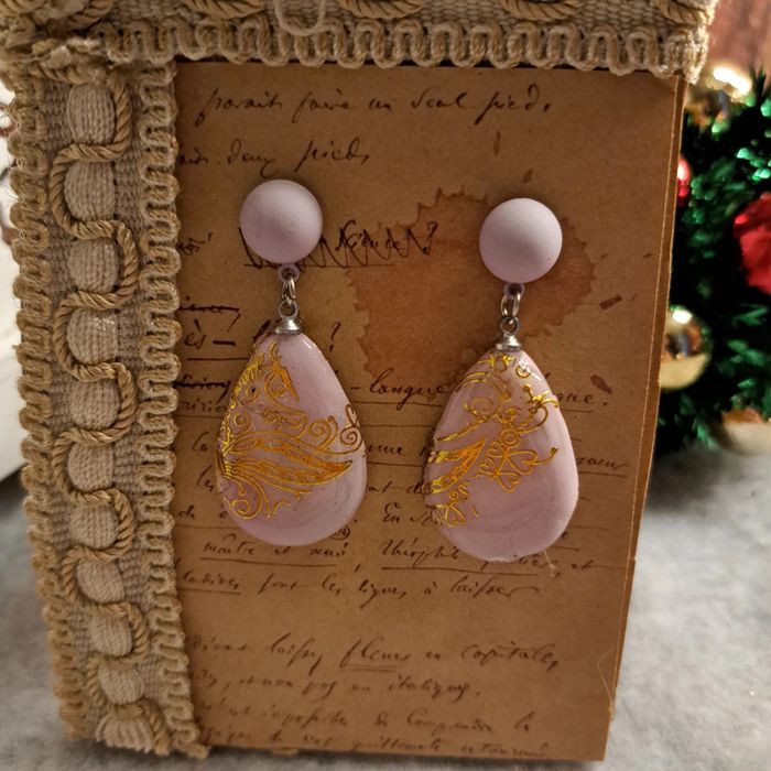 Boucles d'oreilles pendante rose et doré - photo numéro 6