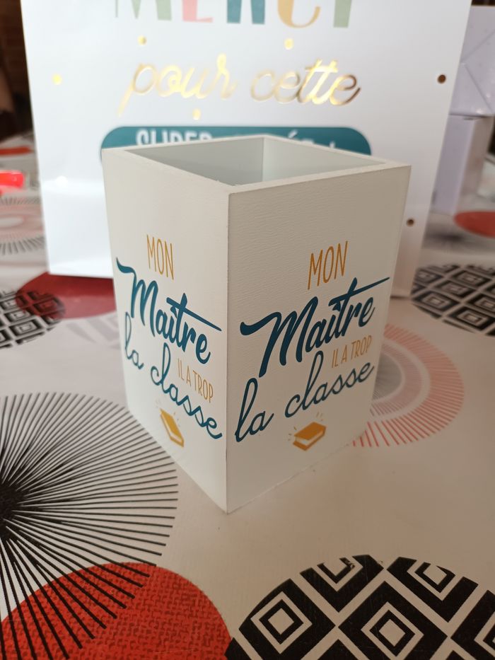 Pot à crayons cadeau maître Neuf