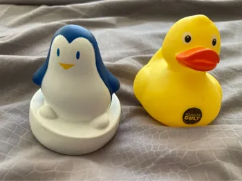 Pingouin et canard jouets de bain