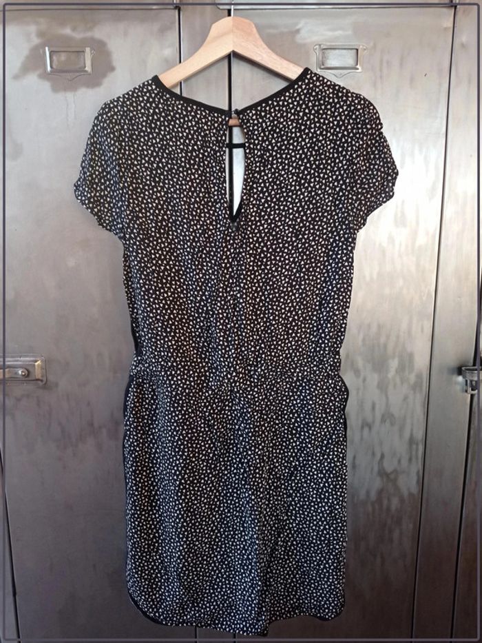 Robe noire et blanche motifs triangles bon état taille S/M - photo numéro 2