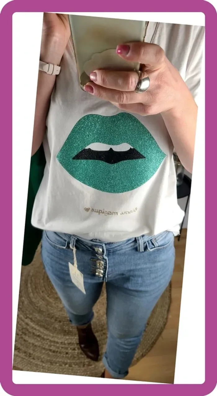 T-Shirt bouche et paillettes, NEUF avec étiquette - photo numéro 2