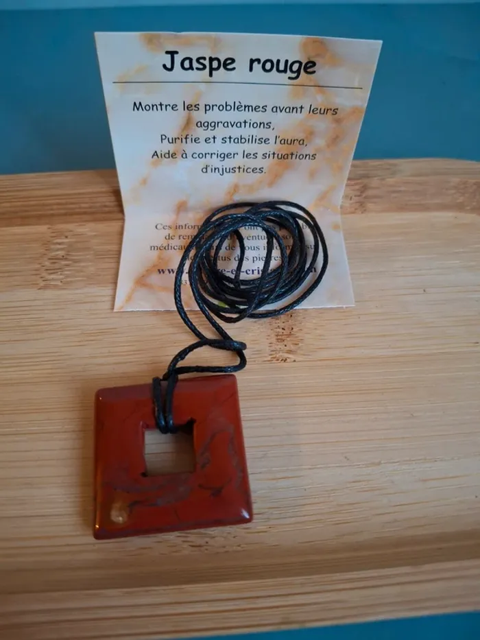 Collier Jaspe Rouge sur Cordon Noir – Énergie & Élégance - photo numéro 2