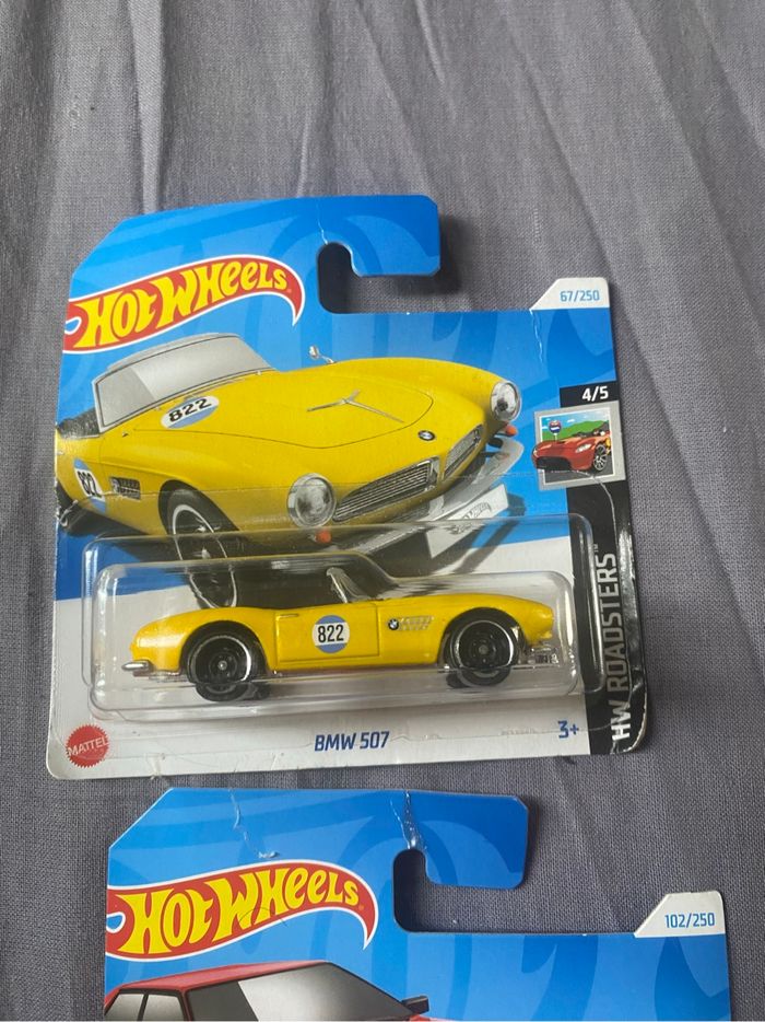 2 voiture hotwheels  neuf