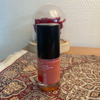 Vernis toleriane de la roche posay couleur pêche