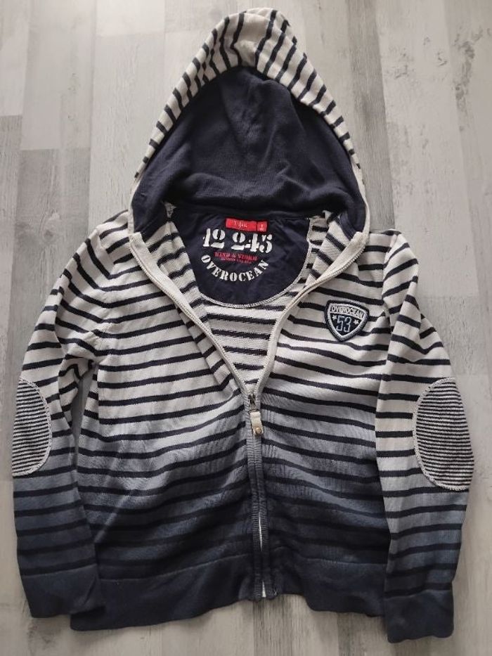 Gilet capuche, tissaia, 8 ans