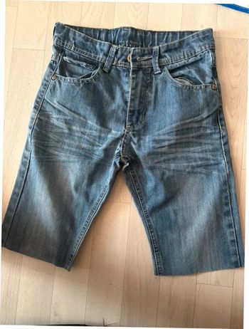 Short en jean coupé 10 ans très bon état