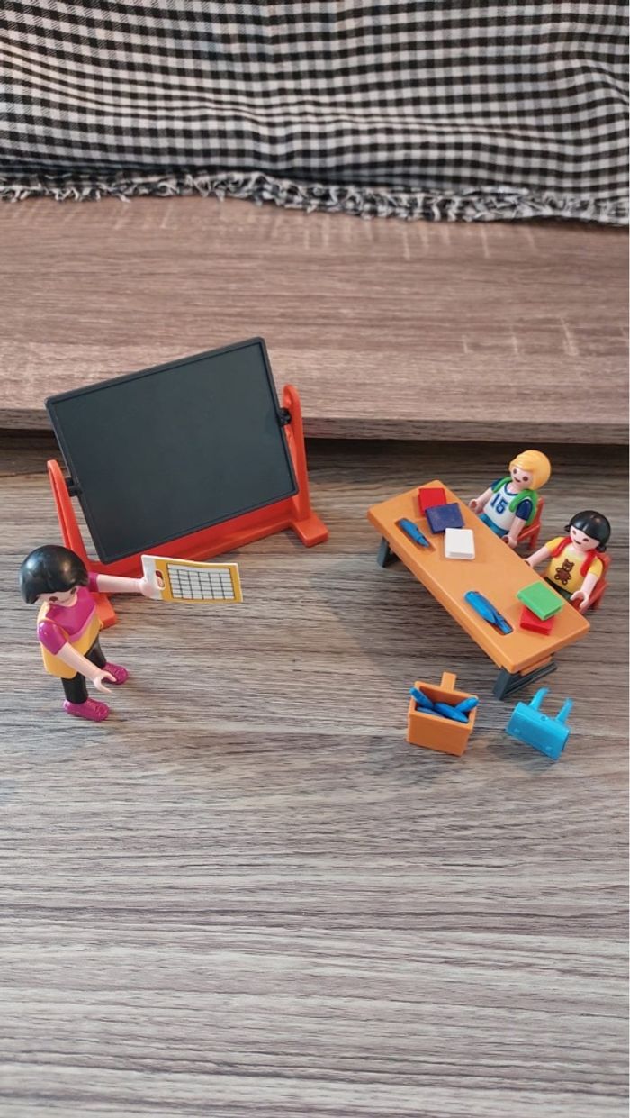 Playmobil salle de classe en très bon état