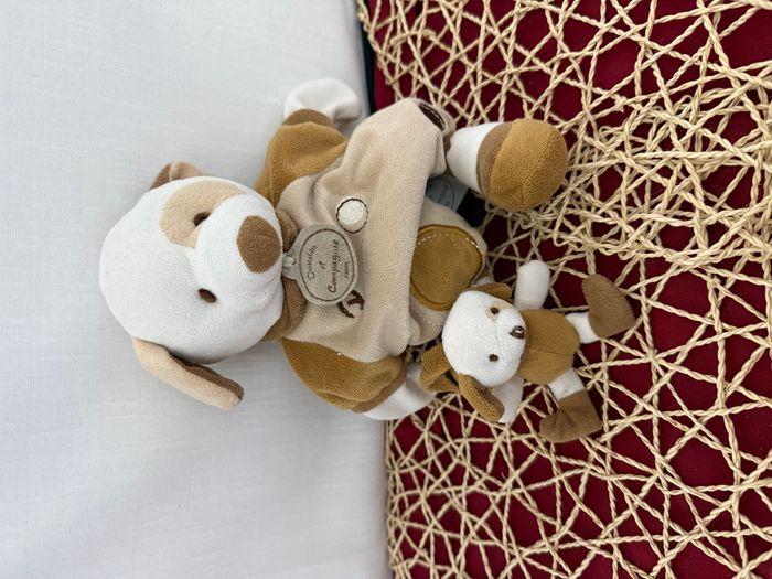 Chien DOUDOU ET COMPAGNIE marionnette beige avec bébé - photo numéro 3