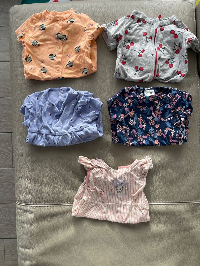 Lot 3 mois filles - photo numéro 2