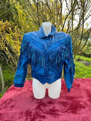 Blouson aviateur ou teddy  à franges en cuir bleu royal  vintage des années 80 et 90