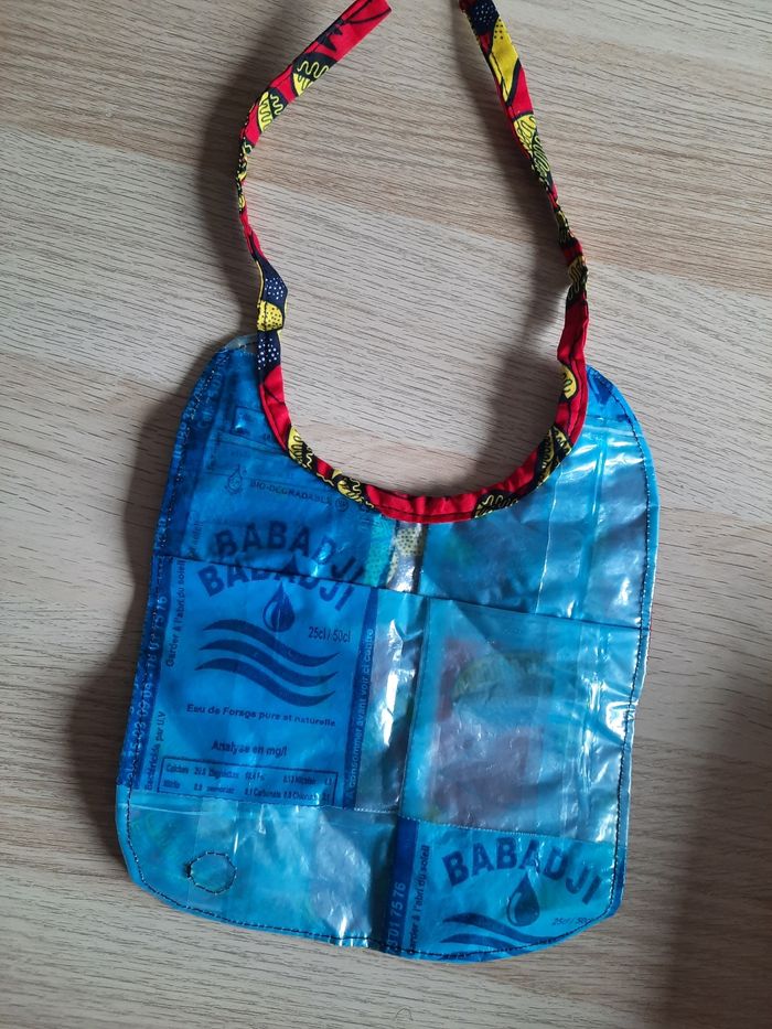 Bavoir artisanal et écologique neuf + pochette - photo numéro 5