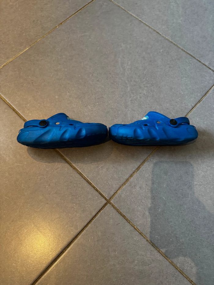 Sandales / Mules en plastique (type Crocs) - Paw Patrol - Chase / Tricerapups - Bleu marine - 26/27 - photo numéro 3