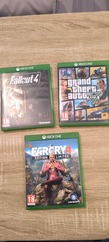 Jeux xbox one GTA 5 / farcry 4 / tropico 4 