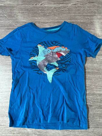T shirt requin