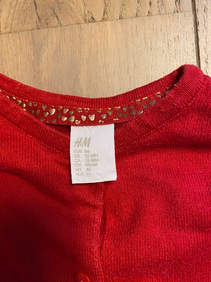 Gilet H&M rouge cœur doré 86cm 12-18 mois - photo numéro 3