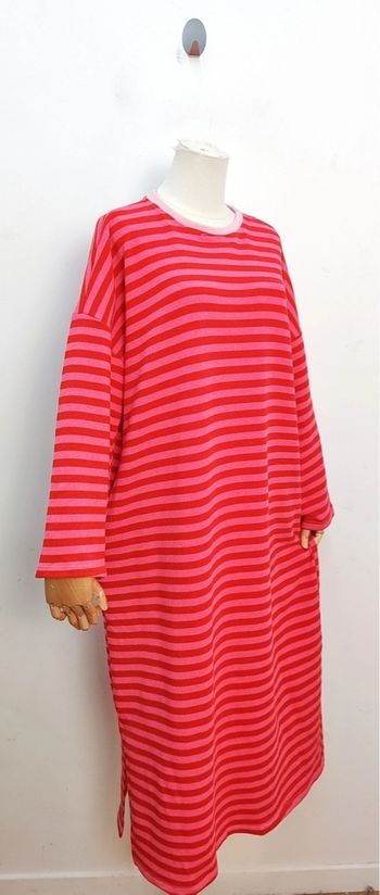 Robe sweat rayée rose & rouge oversize – Taille unique (36/40)