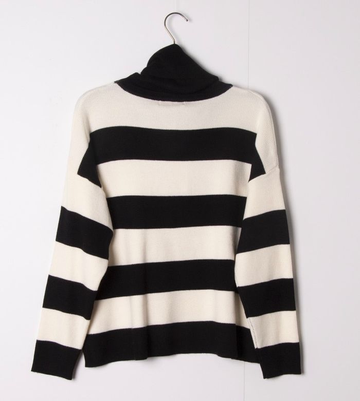 Pull à col roulé noir et blanc - photo numéro 2