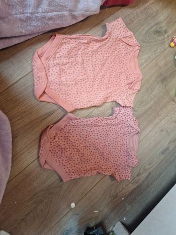 2 boddie motif identique tacheté